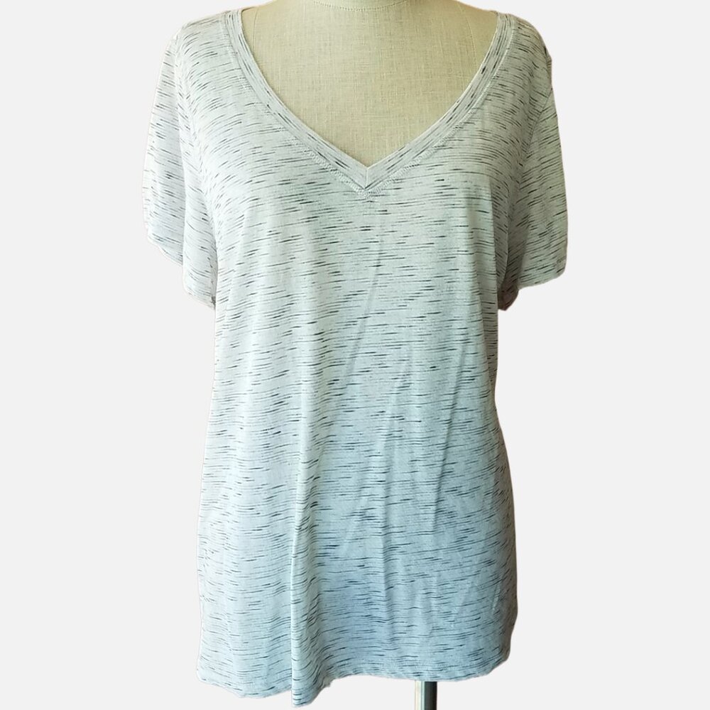 Torrid Speckle Gray & White V-Neck Schlub Tee – 3